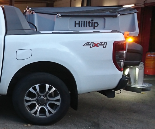 HILLTIP hopperspreader IceStriker 550 with 630 Liter Volume in grey